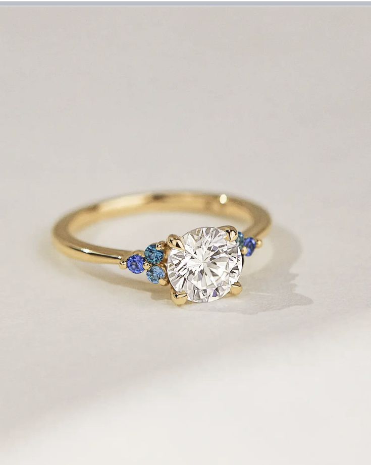 Choosing Between Different One-Carat Lab Diamond Engagement Rings